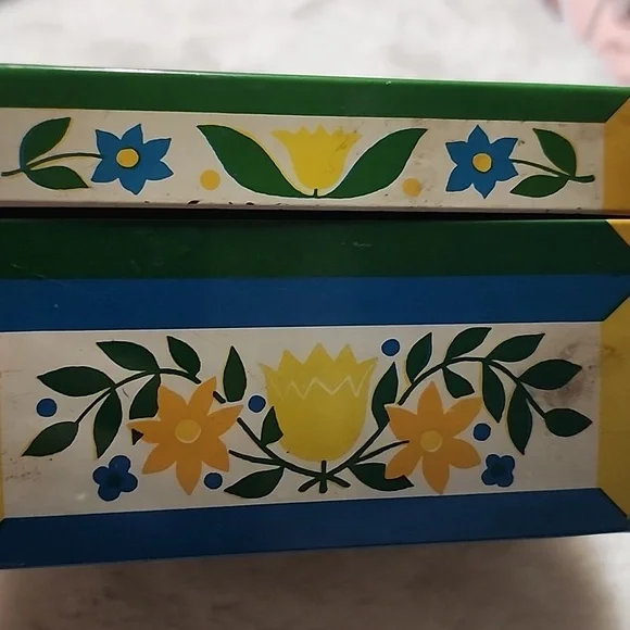 Floral Decorative Metal Box with Blue and Yellow Design RECIPE BOX. VINTAGE. - Picture 5 of 7